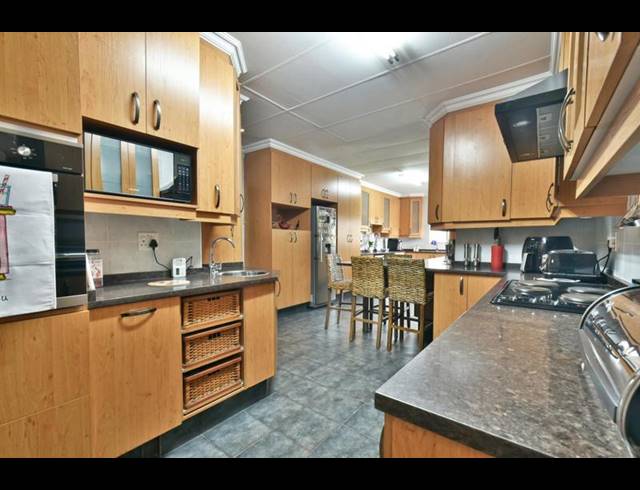 4 BEDROOM HOUSE FOR SALE IN BRACKENHURST